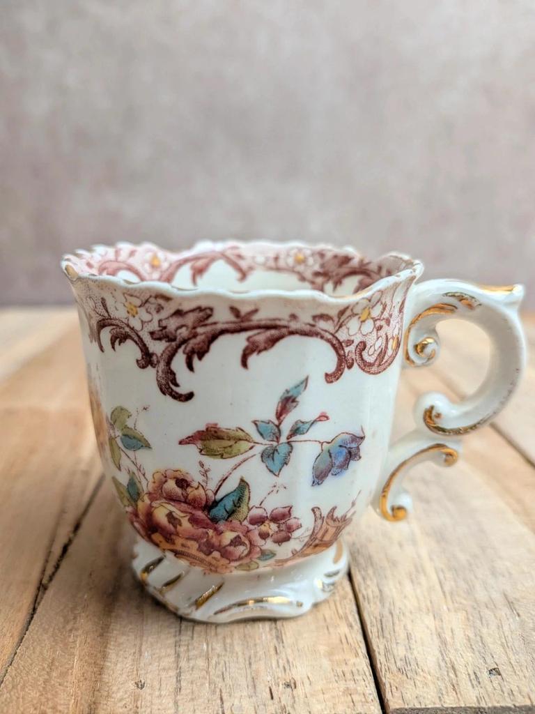 Tasse ancienne Sarreguemines Fleury – Décor floral polychrome Xixe siècle