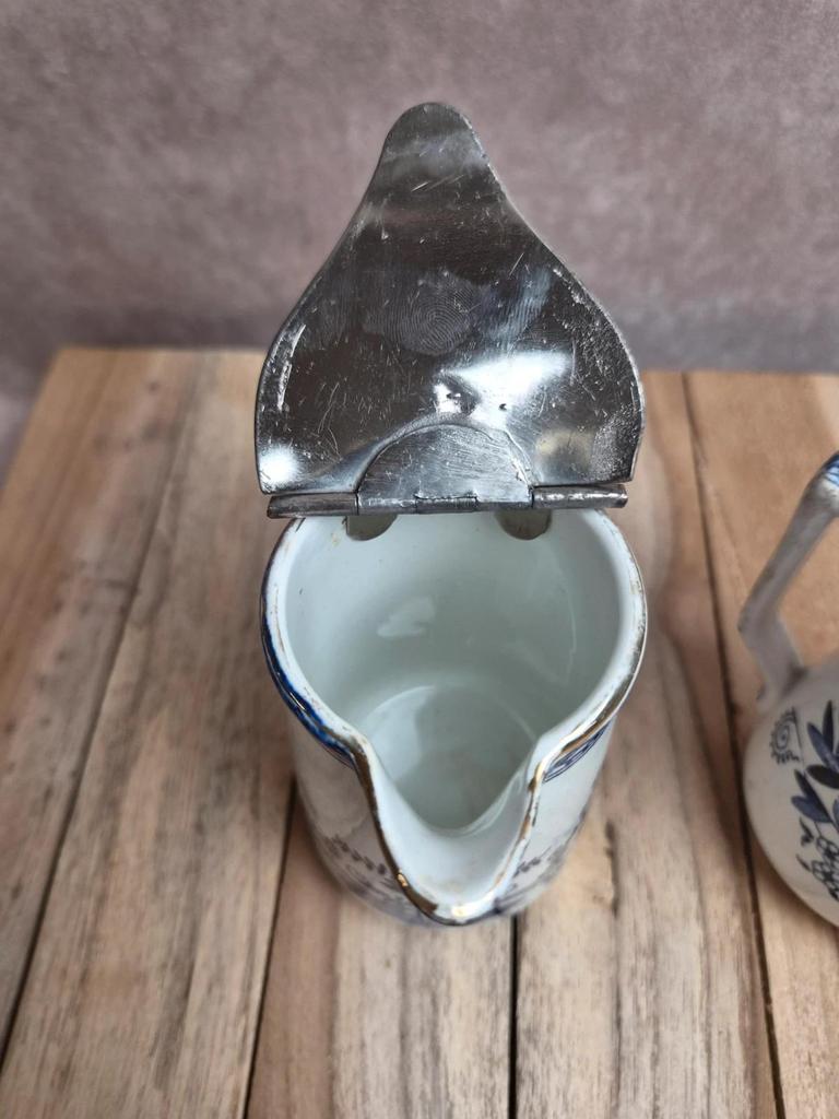 Paire de pots à lait anciens Boch Frères Keramis – modèle Saxe