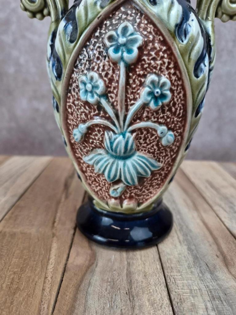 Vase barbotine Gustave De Bruyne Fives Lille ancien décor floral anses stylisées