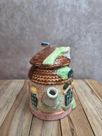 Théière vintage en forme de maison – céramique émaillée cottage