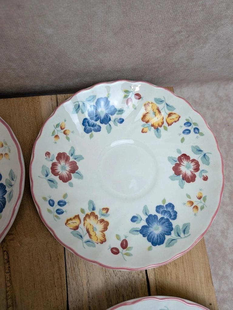 Lot de 6 sous-tasses Churchill England