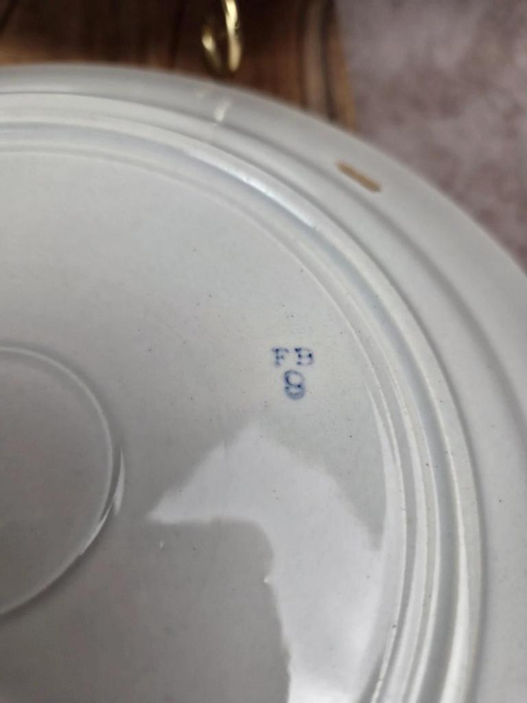 Lot de 6 assiettes plates anciennes Badonviller Fb – roses bordeaux