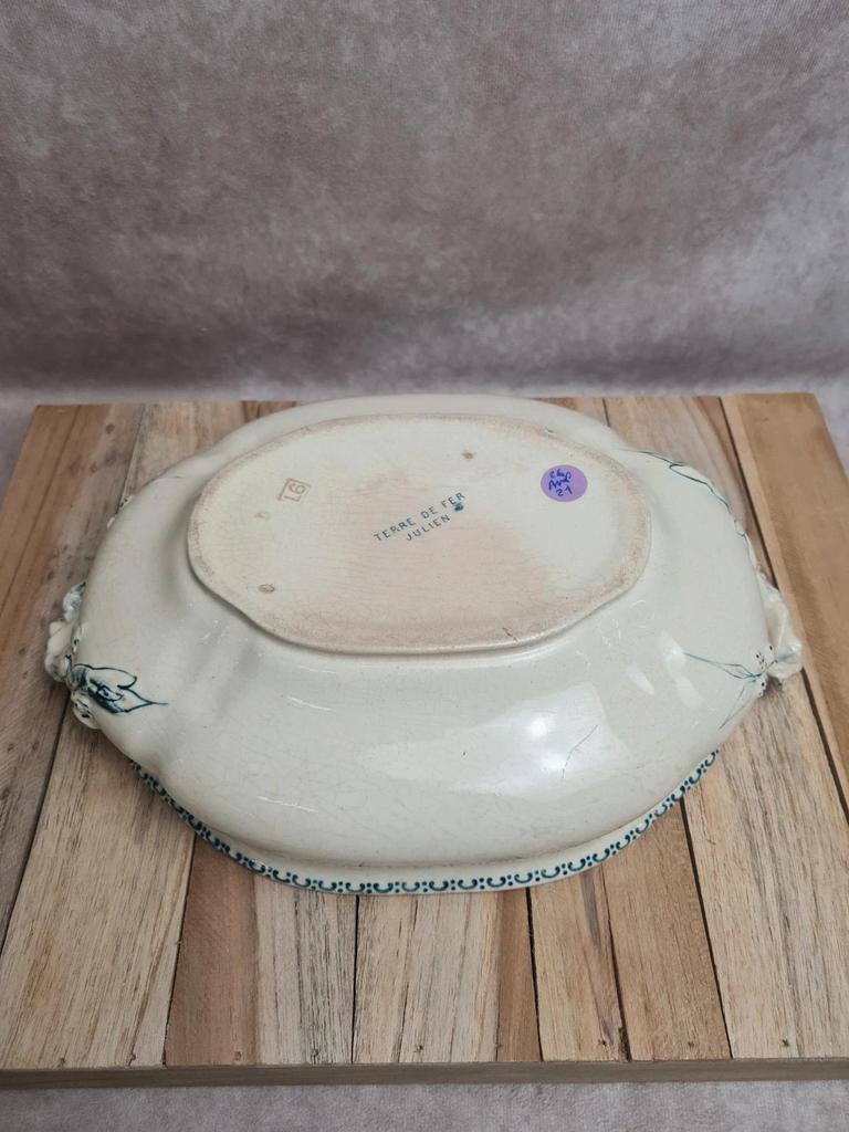 Soupière terre de fer ancienne décor bleu floral modèle Julien attribuée Grand Dépôt Paris
