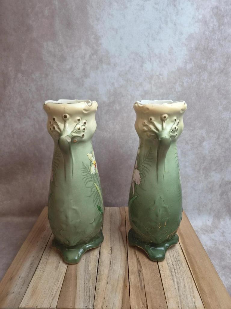 Paire de vases Art Nouveau Gustave de Bruyn – Fives-lille – décor iris – 30 cm