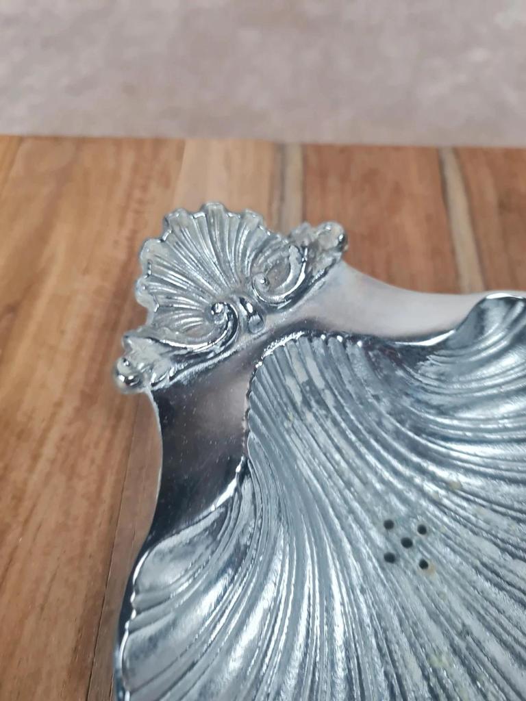 Porte-savon vintage en métal argenté – coquille décorative