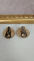 Boucles d’oreilles à clips dorées et perle vintage