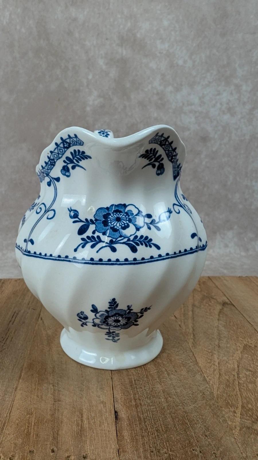 Petit pot verseur ancien anglais en faïence bleue – Made in England