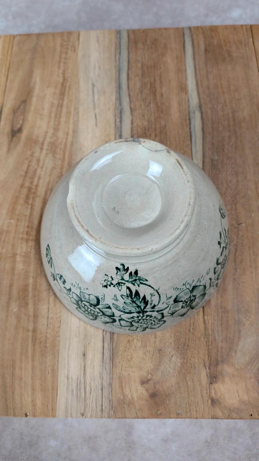 Bol ancien en faïence à décor floral vert
