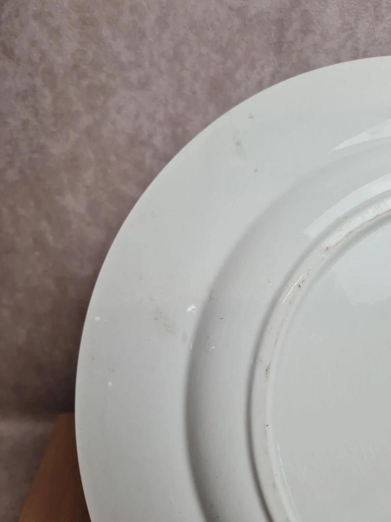 Plat rond vintage Sarreguemines Fontanges rouge – Terre de fer ancienne 🌿