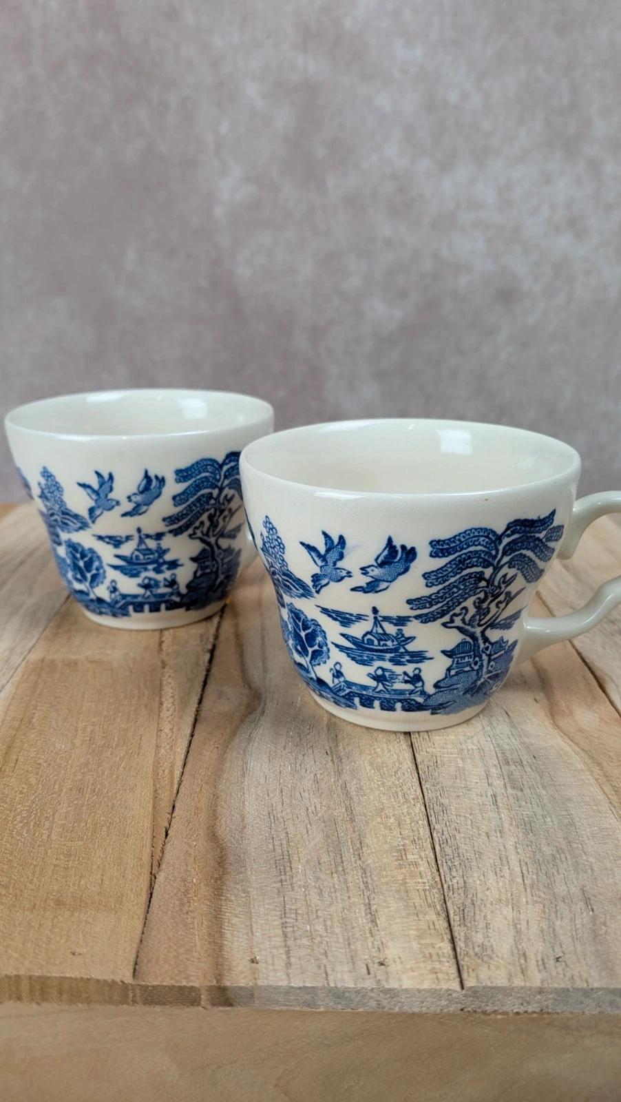Lot de 2 tasses anglaises décor bleu style Willow