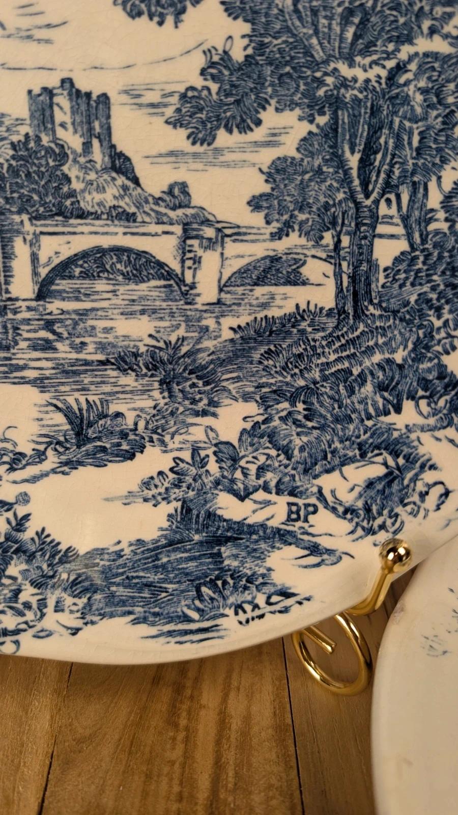 2 assiettes anciennes Gien décor bleu Bp motif paysage