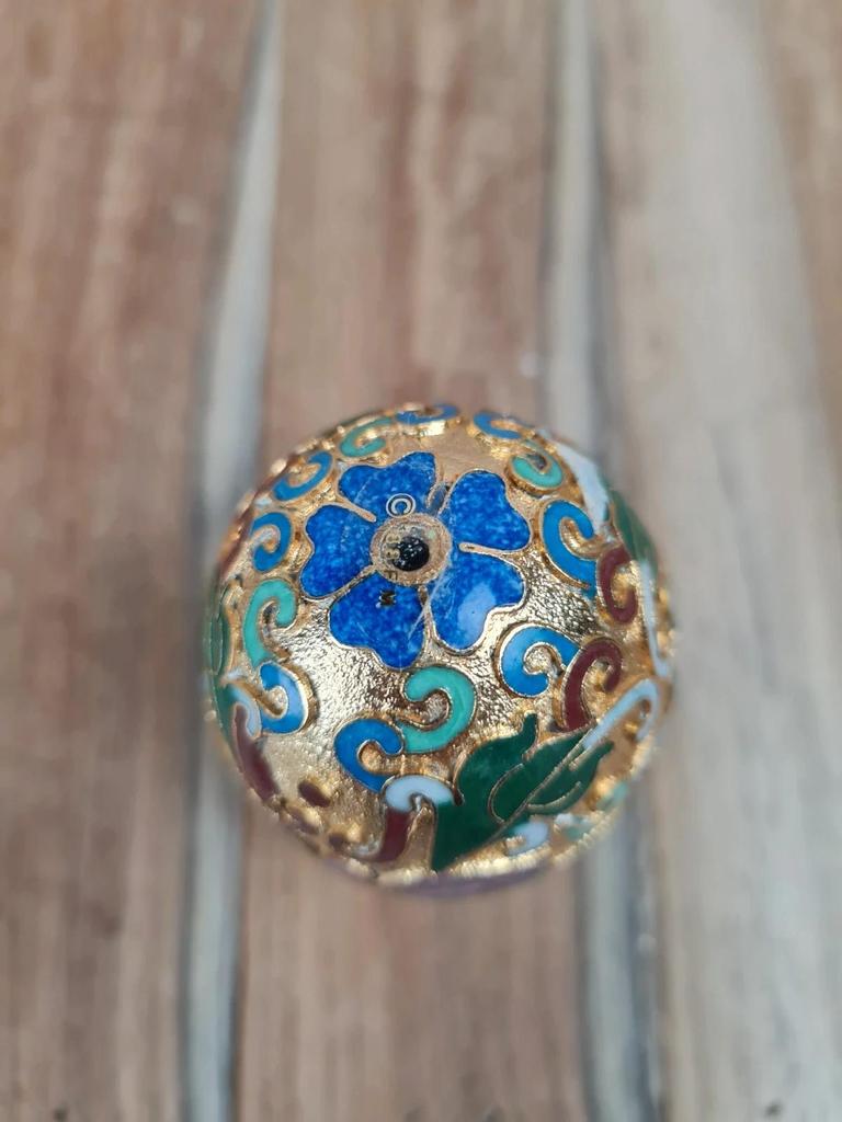 🥚 Oeuf décoratif cloisonné doré – 88fm vintage