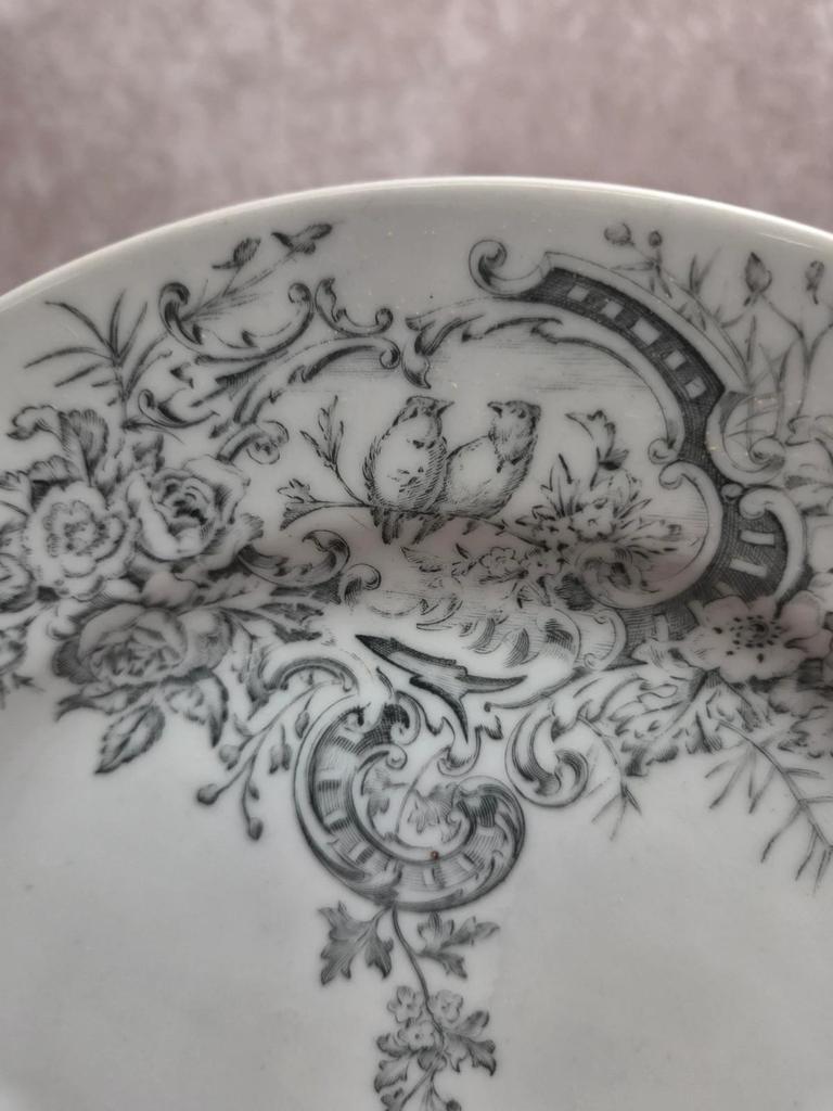 10 assiettes anciennes en porcelaine – Aux Lions de Faïence Paris – Xixe
