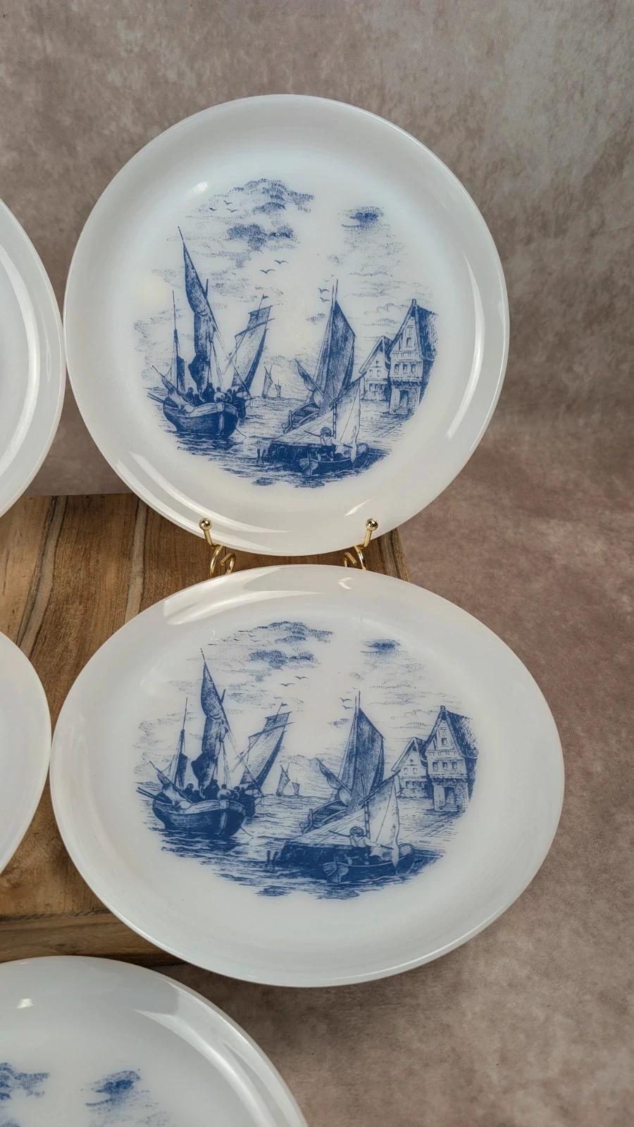 Charmant lot de 5 assiettes Arcopal décor “bateaux” bleu