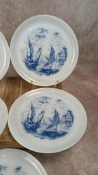 Charmant lot de 5 assiettes Arcopal décor “bateaux” bleu