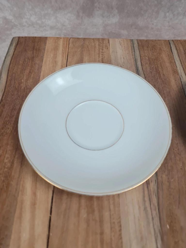 Lot de 2 tasses et sous-tasses en porcelaine Limoges – décor peint main signé