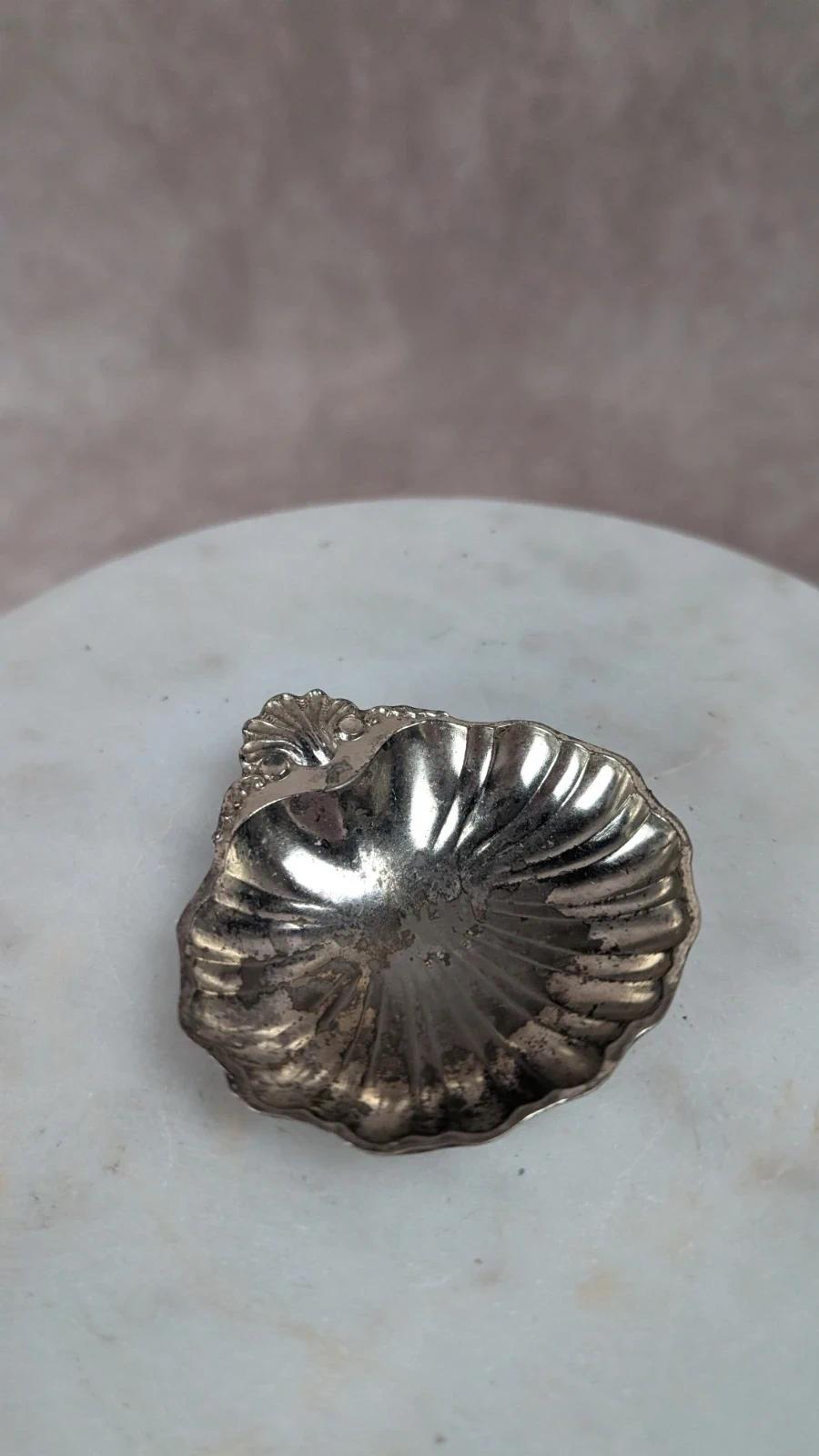 Petite coupelle coquille en métal argenté vintage