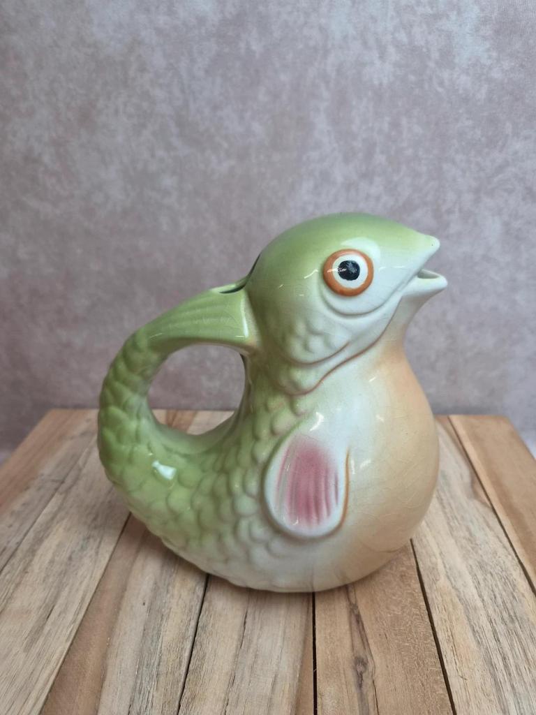 Pichet poisson vintage en barbotine polychrome – Carafe zoomorphe