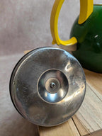 Bouilloire sifflante vintage pomme 🍏 Tôle émaillée verte et jaune