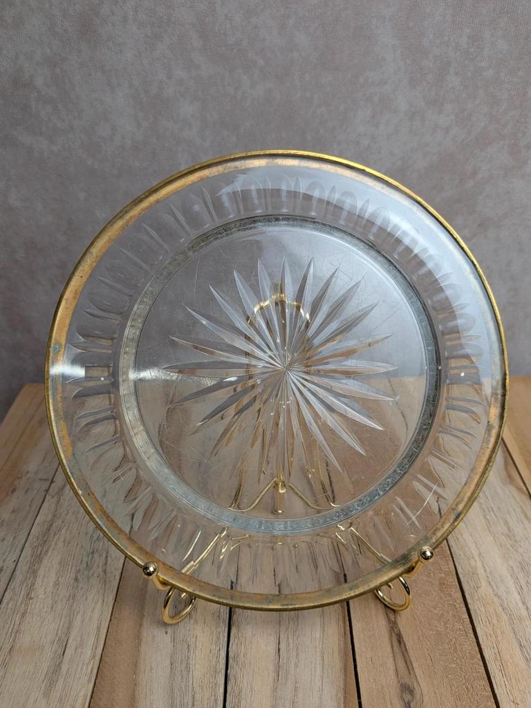 Assiette ancienne en verre taillé – Monture métal doré Cailar-bayard – Orfèvrerie française