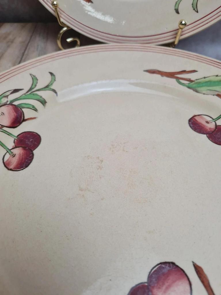 Lot de 6 assiettes plates Boch La Louvière Belgique modèle 2460 décor cerises polychrome