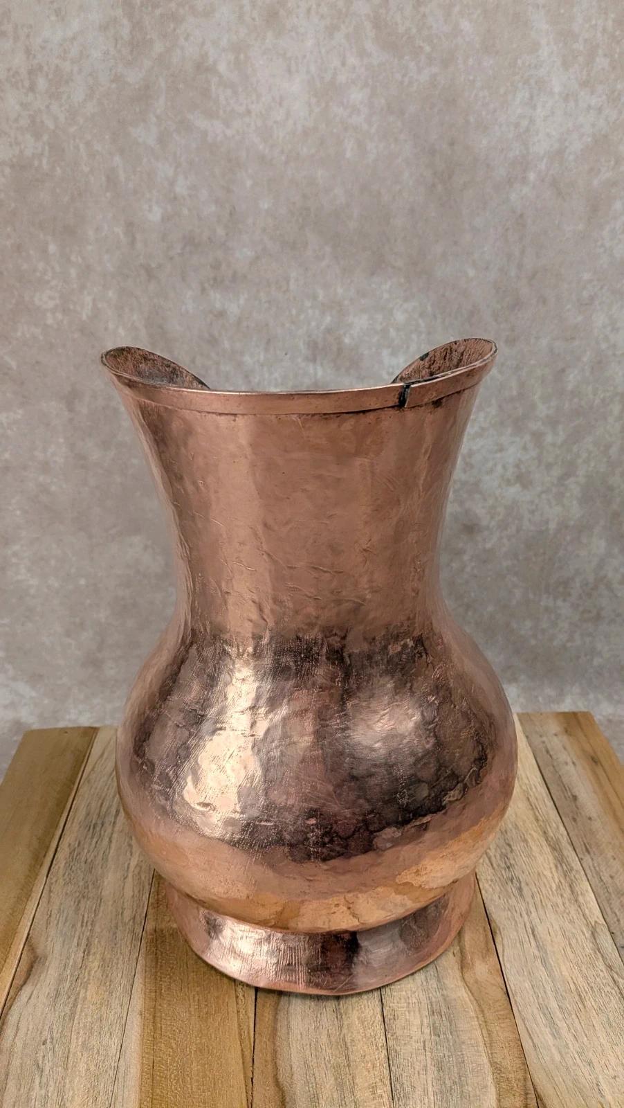 Pichet broc ancien en cuivre martelé