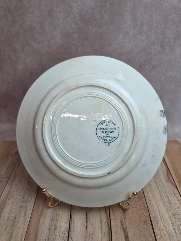 Assiette ancienne Terre de Fer – Service Guadeloupe – Établissements Debray