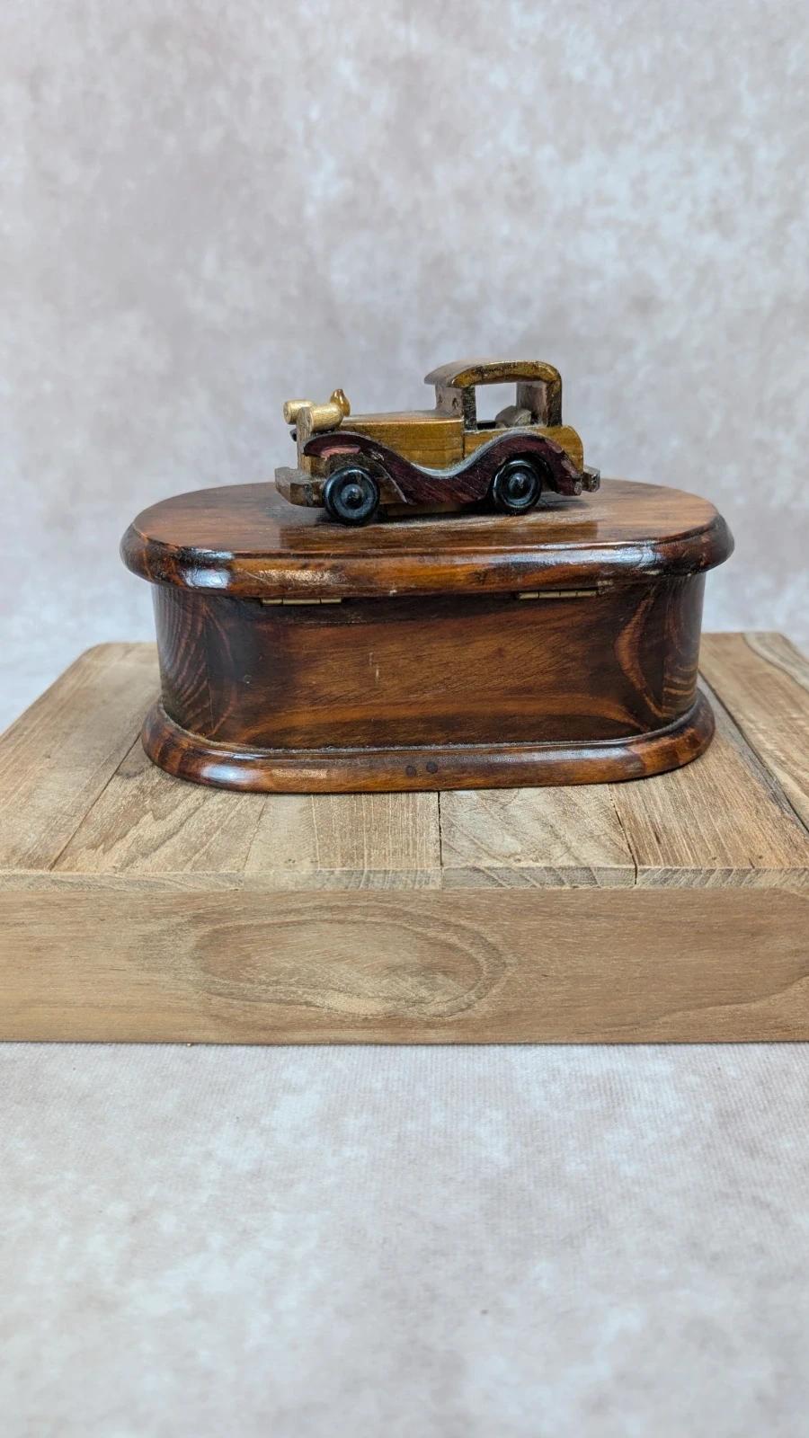 Boîte en bois décorative avec petite voiture 🚗