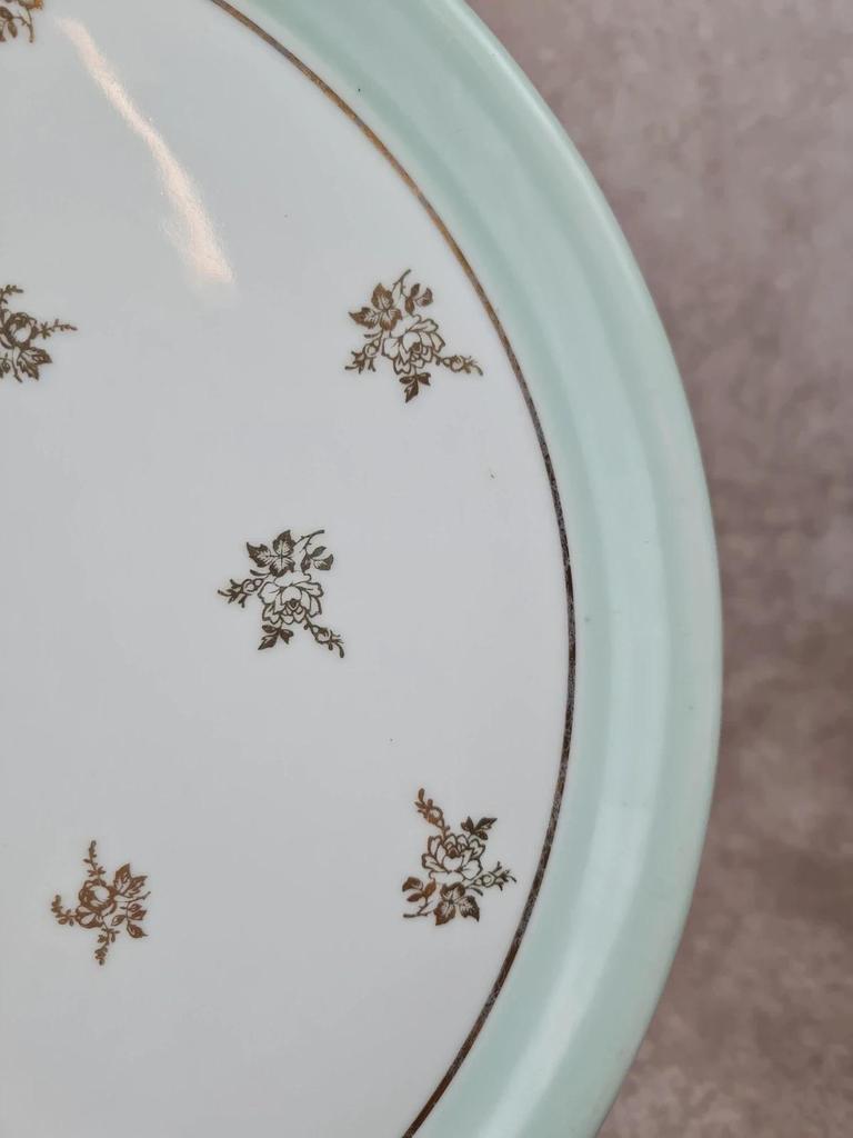 Plat ancien en porcelaine de Limoges Charles Ahrenfeldt – décor doré 🌿