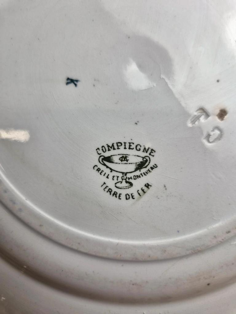 Assiette ancienne terre de fer Creil et Montereau modèle Compiègne verte