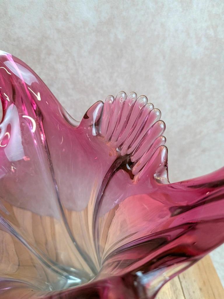 Grand vase vintage en verre rose et transparent – Forme corolle – Style Murano