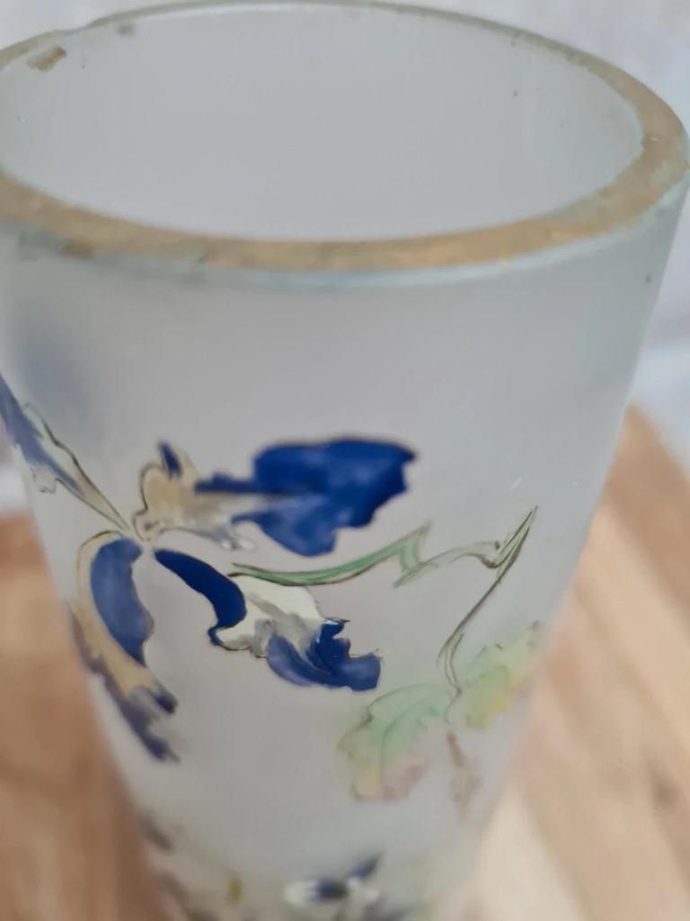 Vase ancien en verre givré décor iris peint main en relief signé Hr 🌿