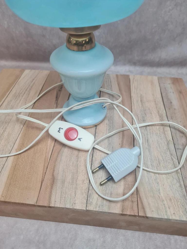 Lampe vintage en opaline bleue – esprit boudoir 💙