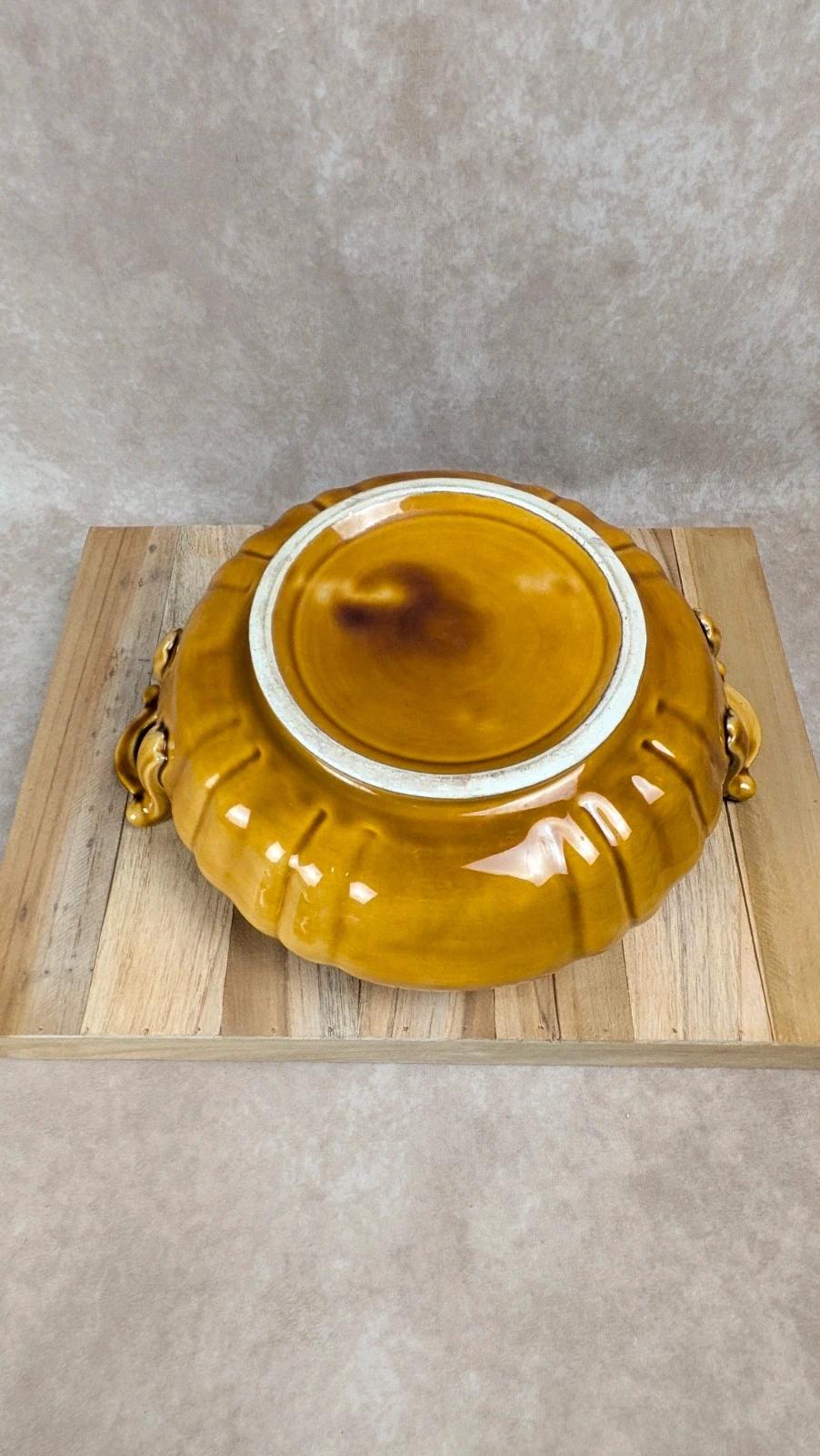 Soupière vintage en céramique émaillée jaune moutarde avec couvercle