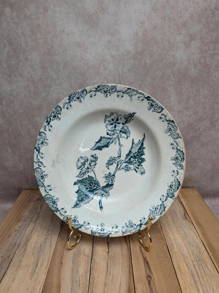 Assiette creuse ancienne Terre de Fer décor floral