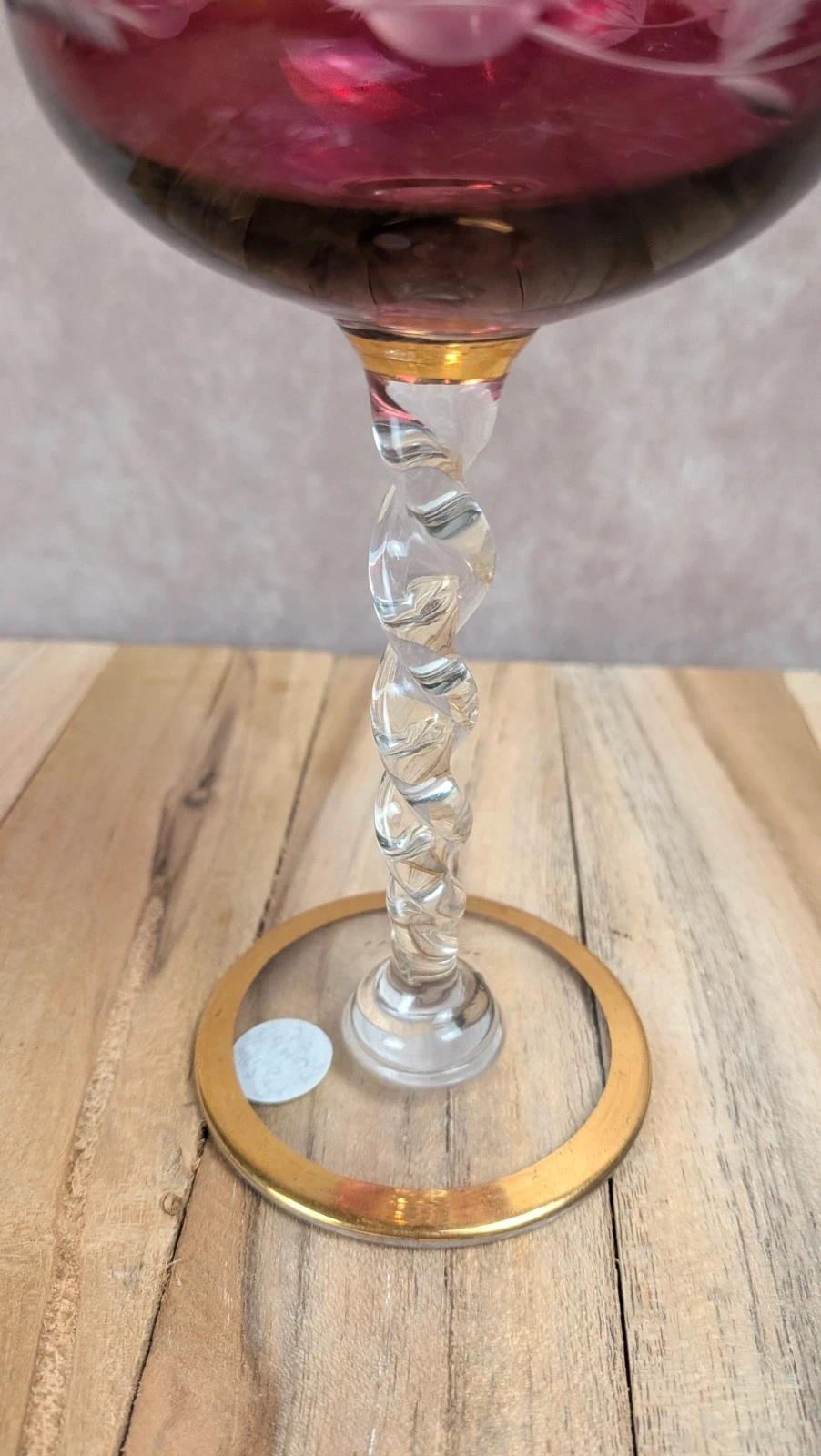 Verre ancien rose fuchsia gravé – pied torsadé