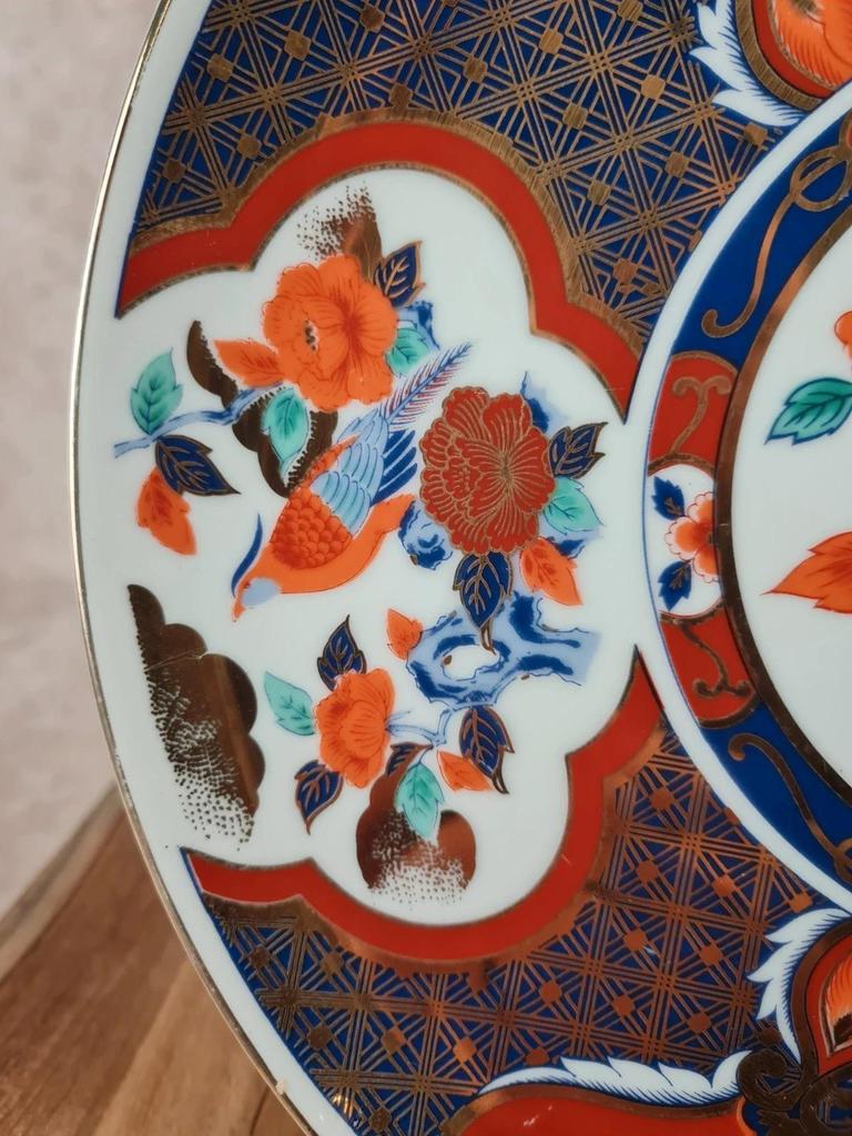 Grande assiette décorative en porcelaine – Style Imari rouge & bleu 🏺🌺