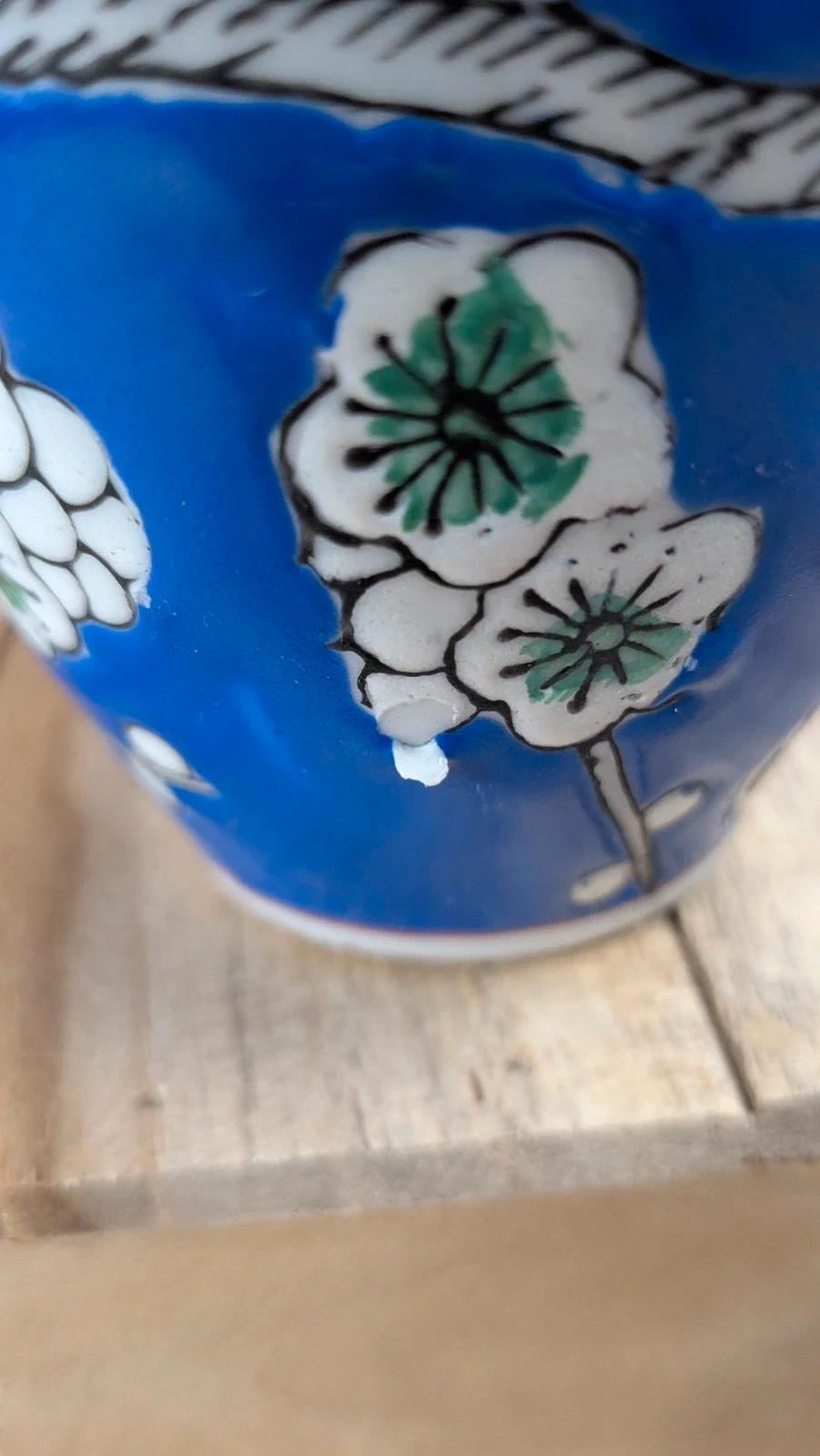 Petit vase chinois bleu décor fleurs de cerisier