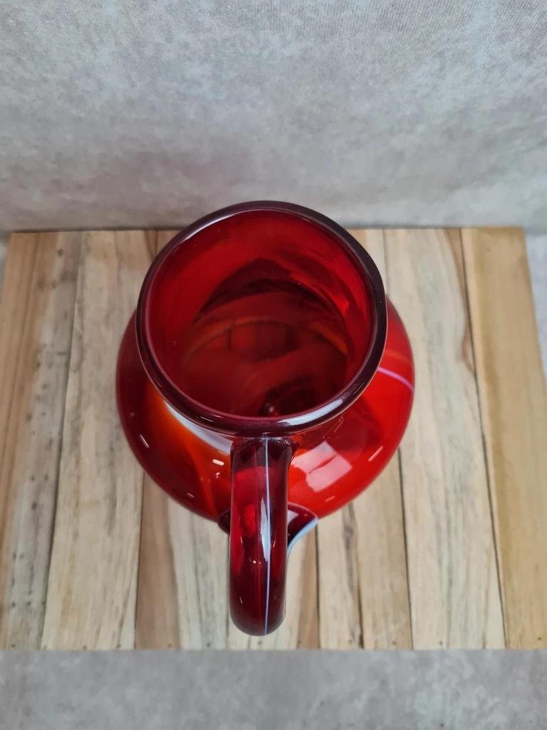 Vase / cruche en verre soufflé rouge – style Murano – pièce vintage années 70