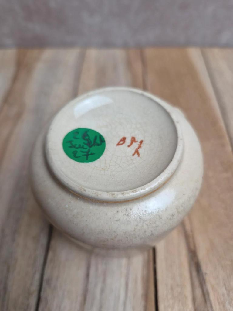 Tasse ancienne en terre de fer – décor japonisant – fin Xixe