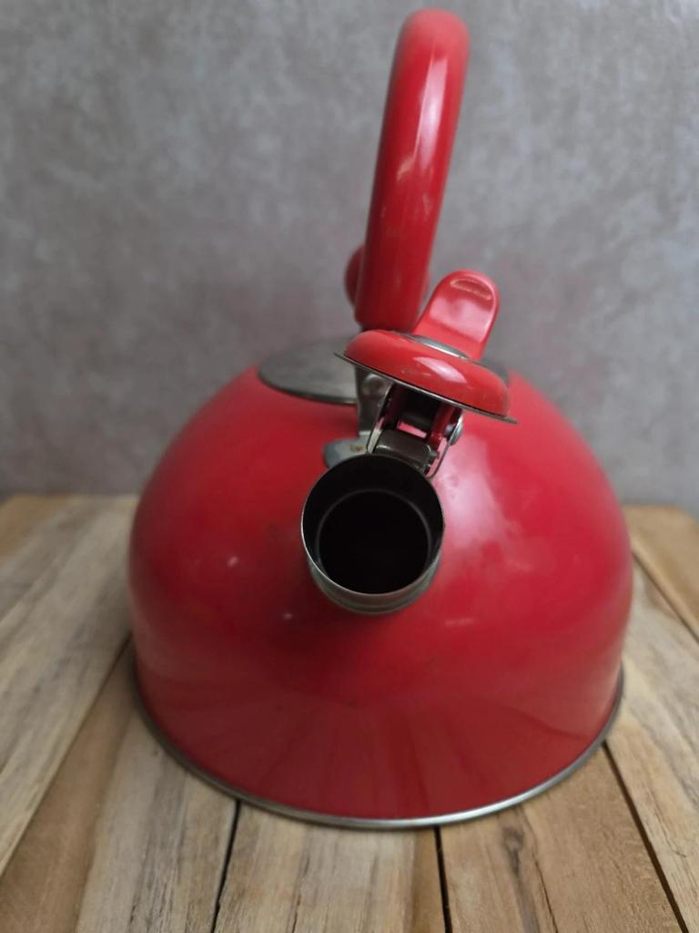 Bouilloire vintage rouge en acier inoxydable – 2,5 L