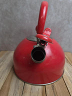 Bouilloire vintage rouge en acier inoxydable – 2,5 L