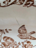 Ravier ancien en terre de fer décor oiseaux et coquelicots