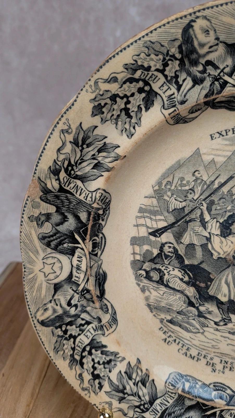 Assiette ancienne Gien – Médaille Exposition 1844 – Décor historique Grèce