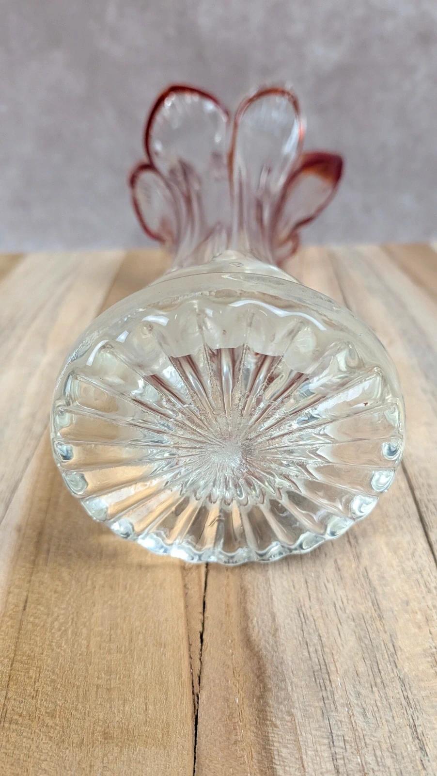 Vase en verre vintage forme fleur bord rouge rubis