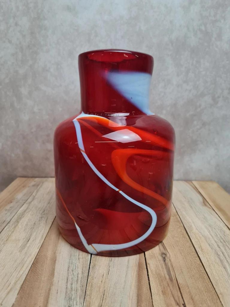 Vase / cruche en verre soufflé rouge – style Murano – pièce vintage années 70