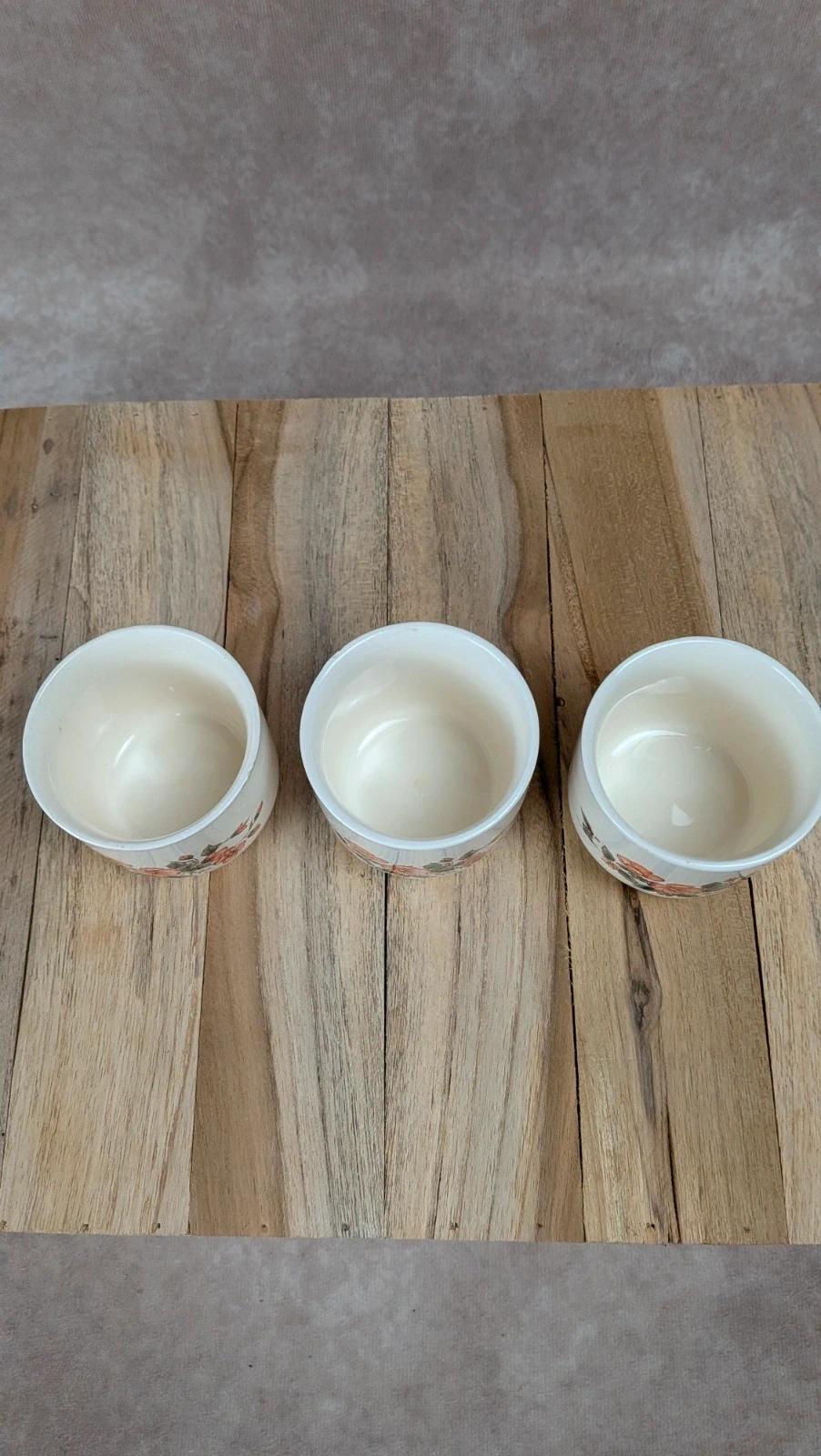 Lot de 3 tasses anciennes en céramique décor floral