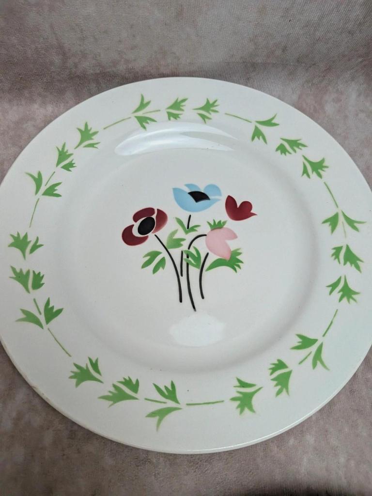 Lot de 9 assiettes plates en terre de fer Digoin Sarreguemines – Modèle Poupette – Vintage