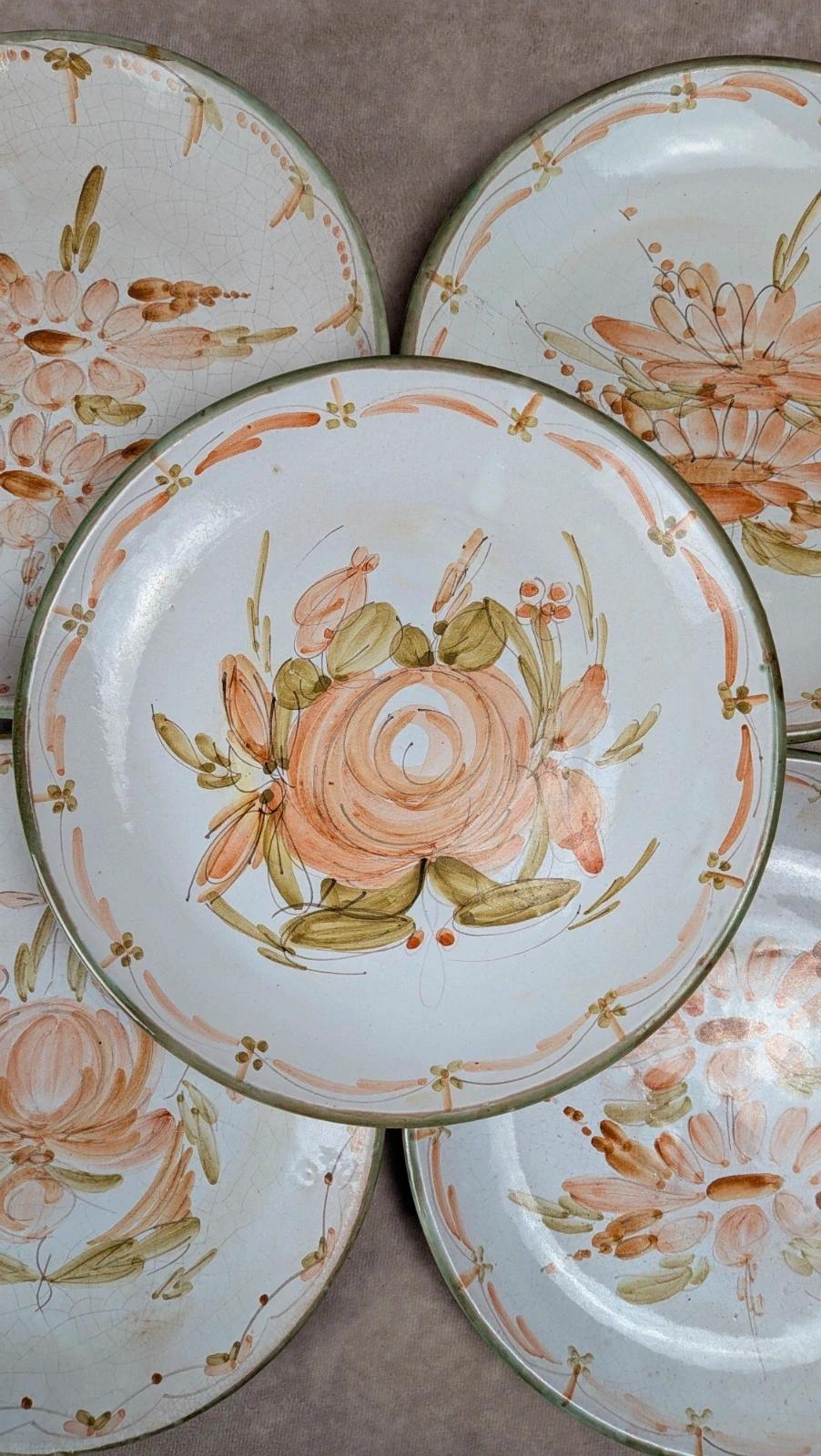 Lot de 6 assiettes plates artisanales signées Maïté – décors peints à la main
