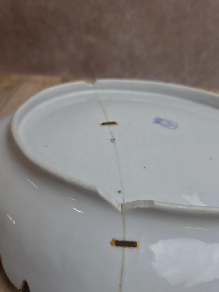 Ancien vide-poche / plateau en porcelaine Von Schierholz Plaue – début Xxe